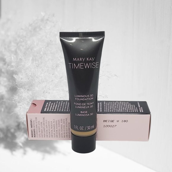 Beige W 180 (Warm) Luminous 3D Foundation Normal to Dry Skin - Picture 4 of 5